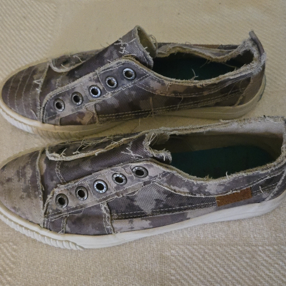 Blowfish sneakers size 7.5 adult camo